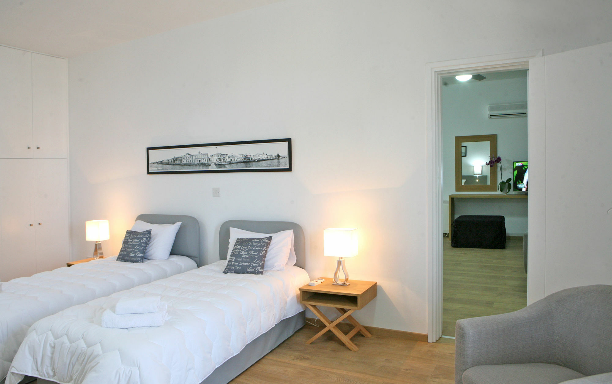 Corina Suites And Apartments Limassol Ngoại thất bức ảnh
